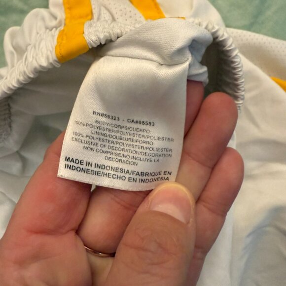 Nike Dri-fit 🏈 Iowa Hawkeyes 🏈 white & yellow running shorts - Picture 5 of 7